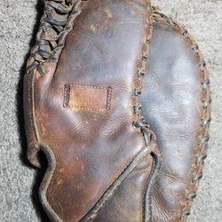 VINTAGE 1930 OR 1940S FIRST BASEMAN BASEBALL GLOVE 