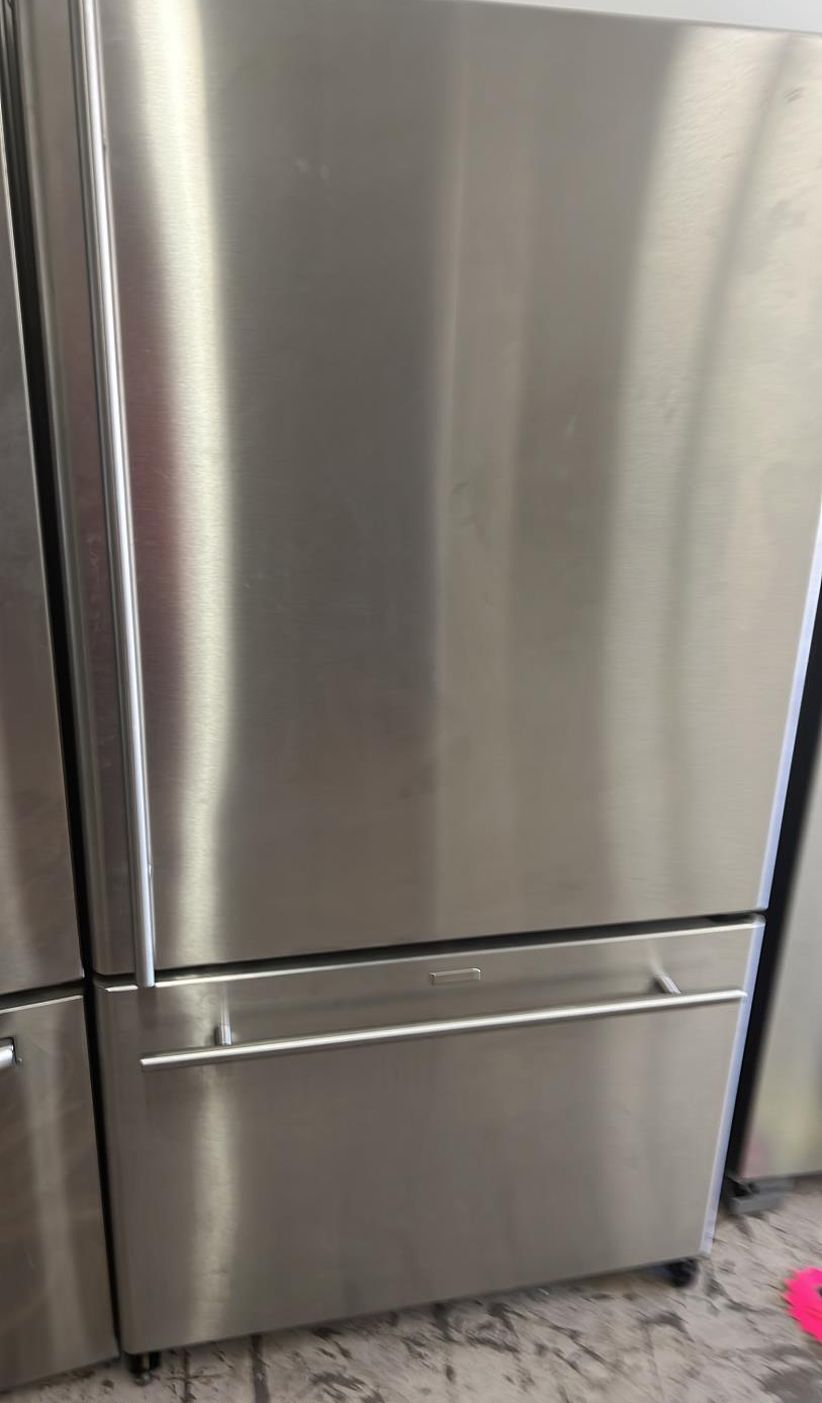 Stylish Stainless Bottom Freezer Refrigerator