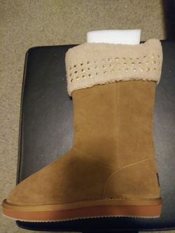 Ladies very warm Brand new Dereon Boots size 8