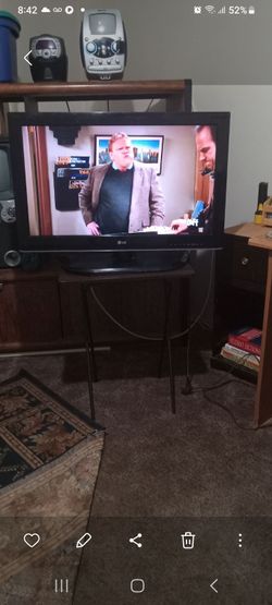 TV 32 inch. Very clear picture the stand swivels.