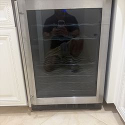Mini Fridge/Wine Cooler 
