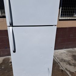 APARTMENT REFRIGERATOR (DELIVERED)