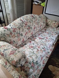 90's style Floral  3 seater Couch