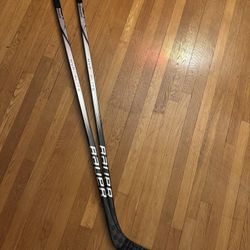 2x Bauer Vapor Hyperlite 2 Sticks – 55 Flex P88 – Intermediate – D1 College Used 