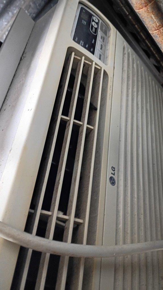 LG Air Conditioner 12,000 BTU
