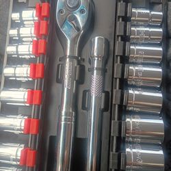 20 Piece Ratchet And Socket Set