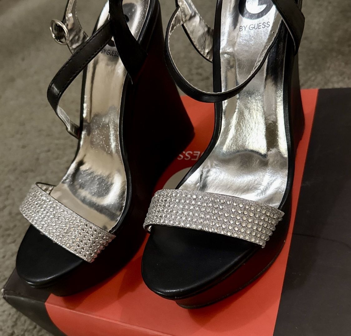 Like New Size 8 Women’s Guess Rhinestone Wedge Heels