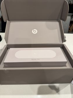 Beats Pill (Kim Kardashian)