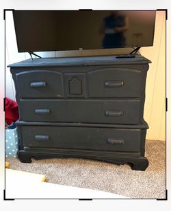 Wood 3 drawer dresser