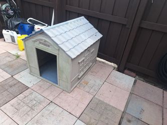 Dog House Suncast