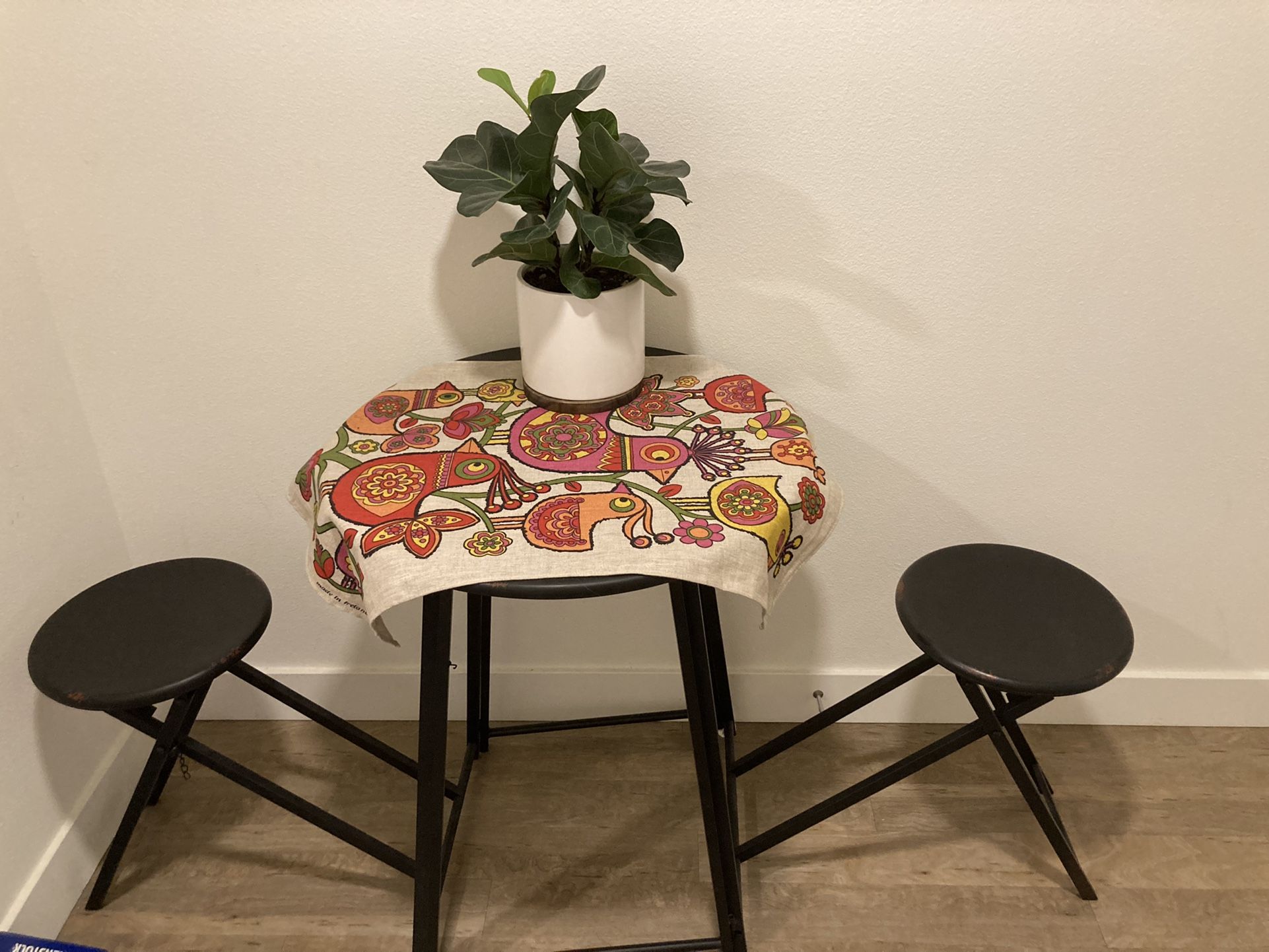 Pull Out Stools/small Kitchen Table 