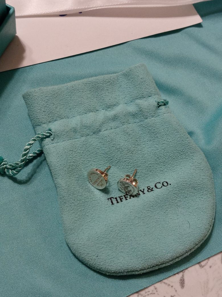 Tiffany & Co Return to Tiffany Round Tag Earrings