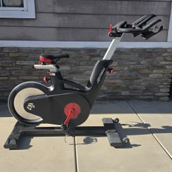 Life Fitness IC6 Spin Bike