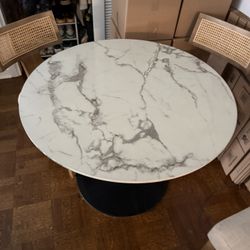 40β petite Round faux marble pedestal table