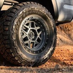 Black Rhino Kelso 17x9 6x139.7 Truck Wheels