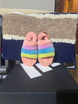 Ugg Fur Slipper - Big kids size 5