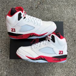 Jordan 5 Retro “Fire Red Black Tongue” Sizes 8 / 8.5 / 9 / 9.5 / 10 / 10.5 / 11 / 11.5 / 12 / 13 IN HAND BRAND NEW