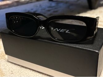 Elegant C C sun glasses