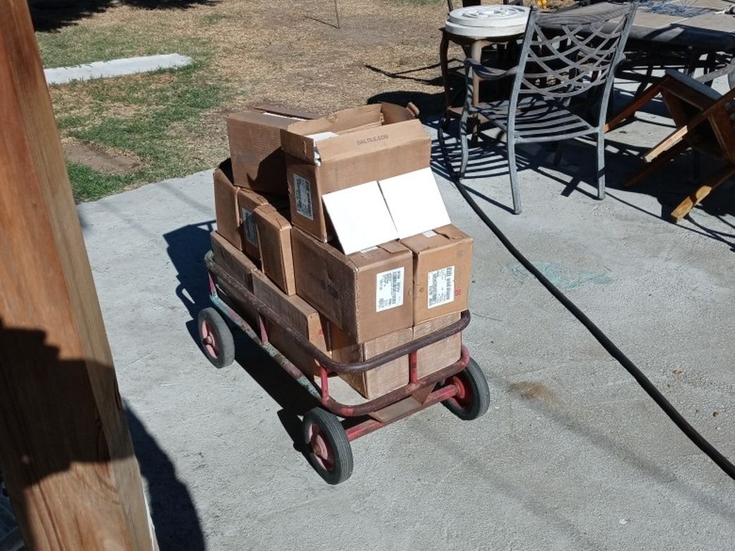 Tengo 11 Cajas De Tile Blanco. Brilloso. 4 X 4.