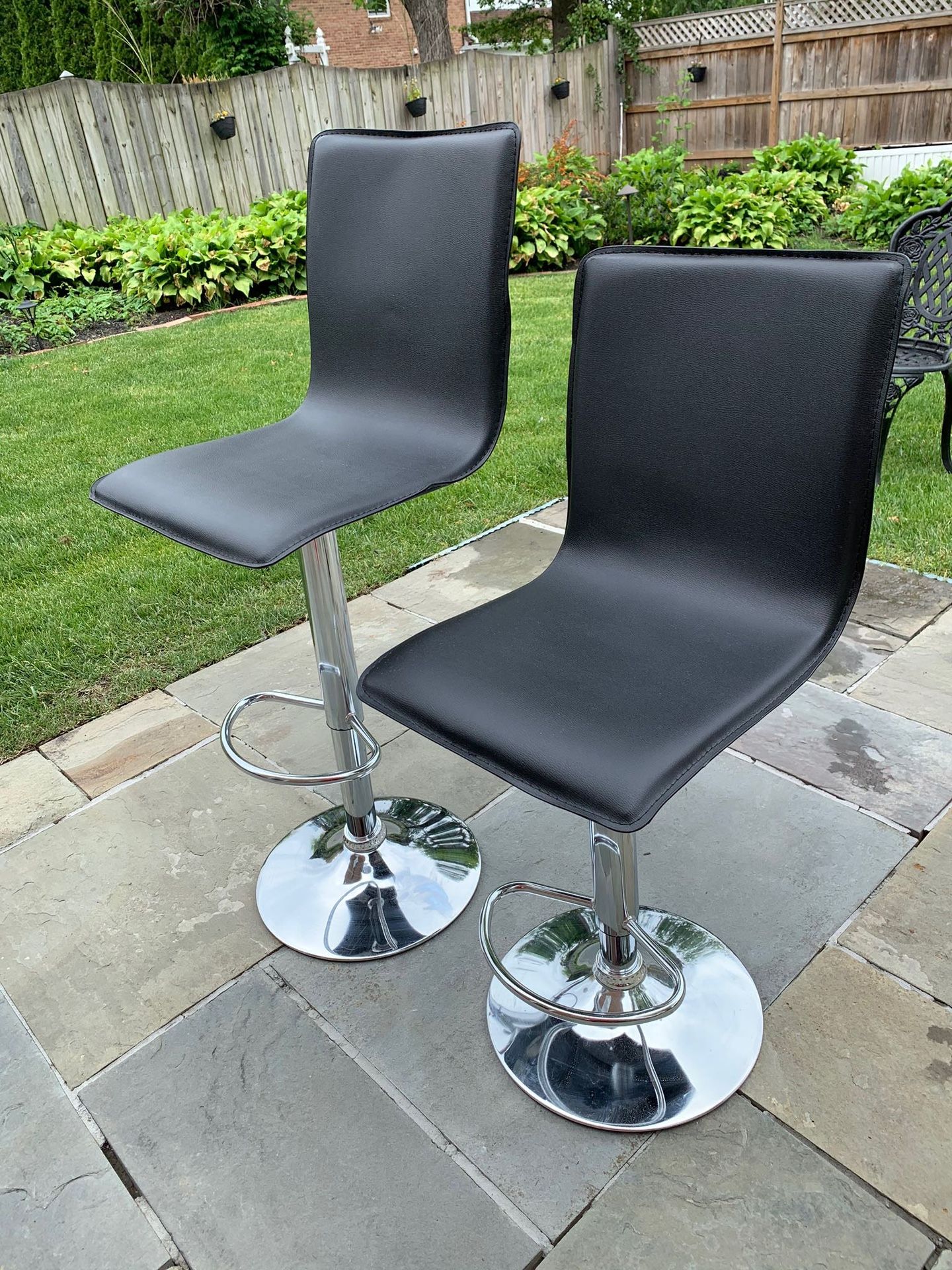 Adjustable bar stool set