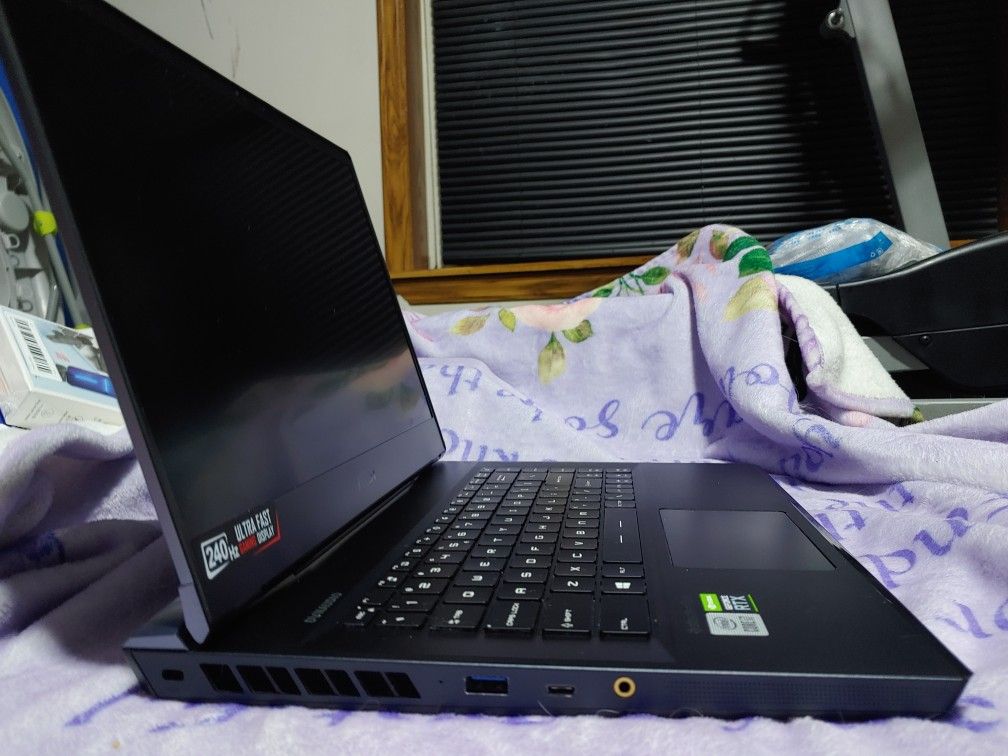 Msi GE66 Raider rtx 3070 , ram 32GB 1tb nvme, i7-10750H. 15.6 inches 240hz
