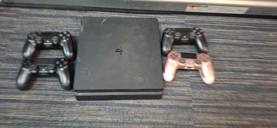 Ps4 with 4 controllers