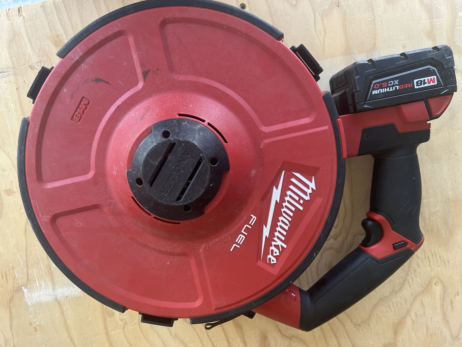 Milwaukee M18 FUEL Fish Tape Puller + M18 XC 5.0Ah Battery (no charger)