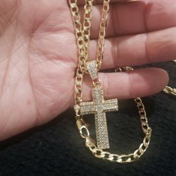 NOT REAL GOLD!!! Beautiful 23in 5mm Curb Necklace With Cross 