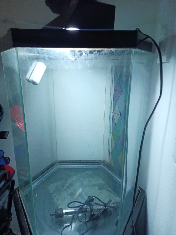 Hexagon Aquarium