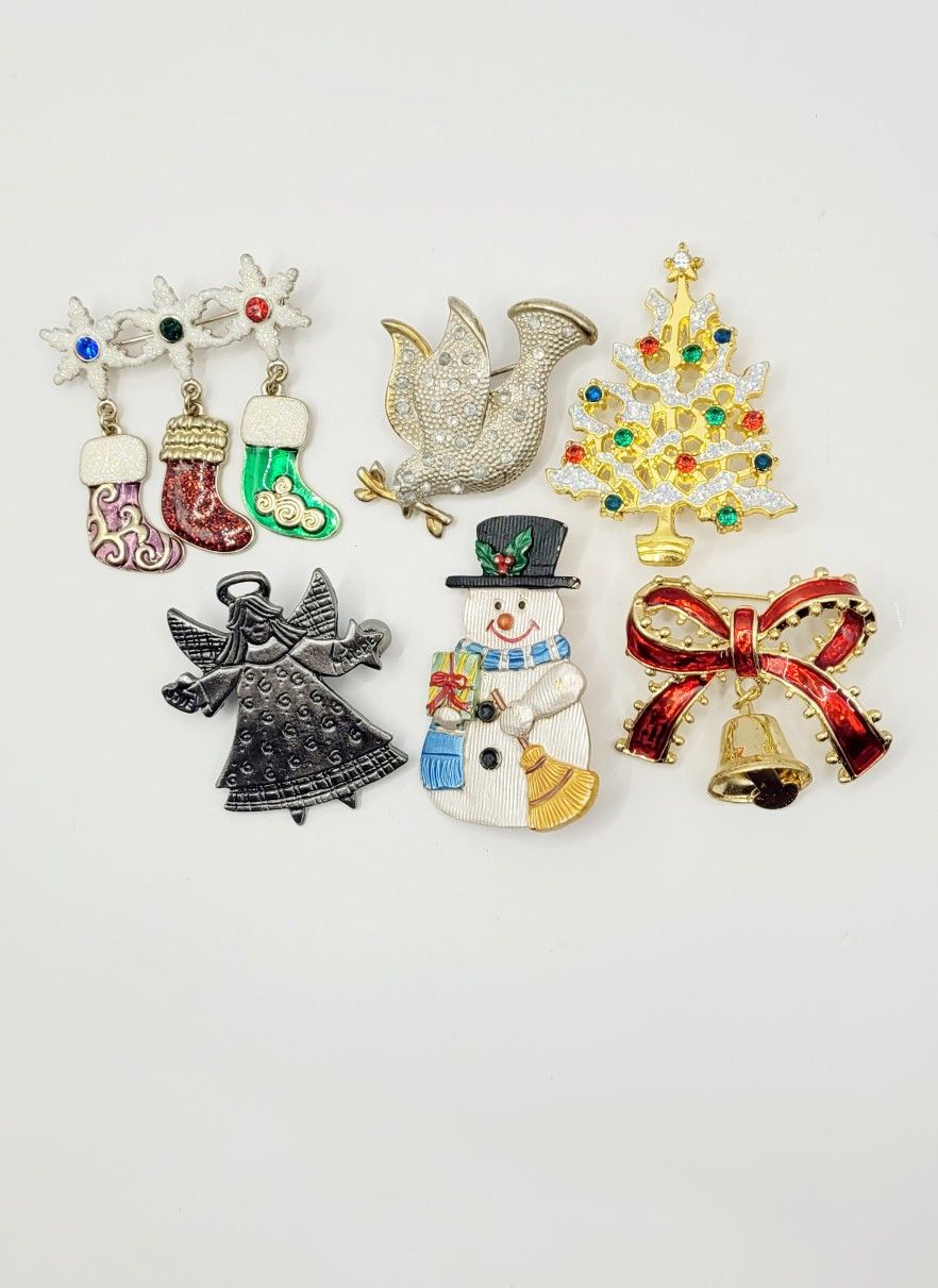 Christmas Brooch Lot