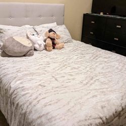 Queen Matress Brand New ‘ Dresser With Mirror And Chest