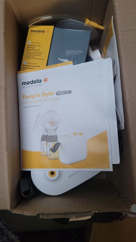 Medela Pump in Style Breast Pump Starter Kit | Classic Pump | Double Electric Breastpump with Bottles
