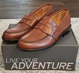 Eddie Bauer Split-toe Penny Loafer.  *NEVER WORN*
