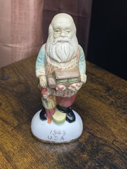 Ceramic Colectible Santa Christmas Figure1943 USA 4.5 Inch