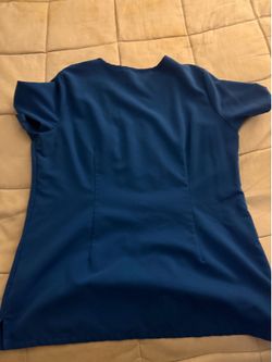Figs scrub top