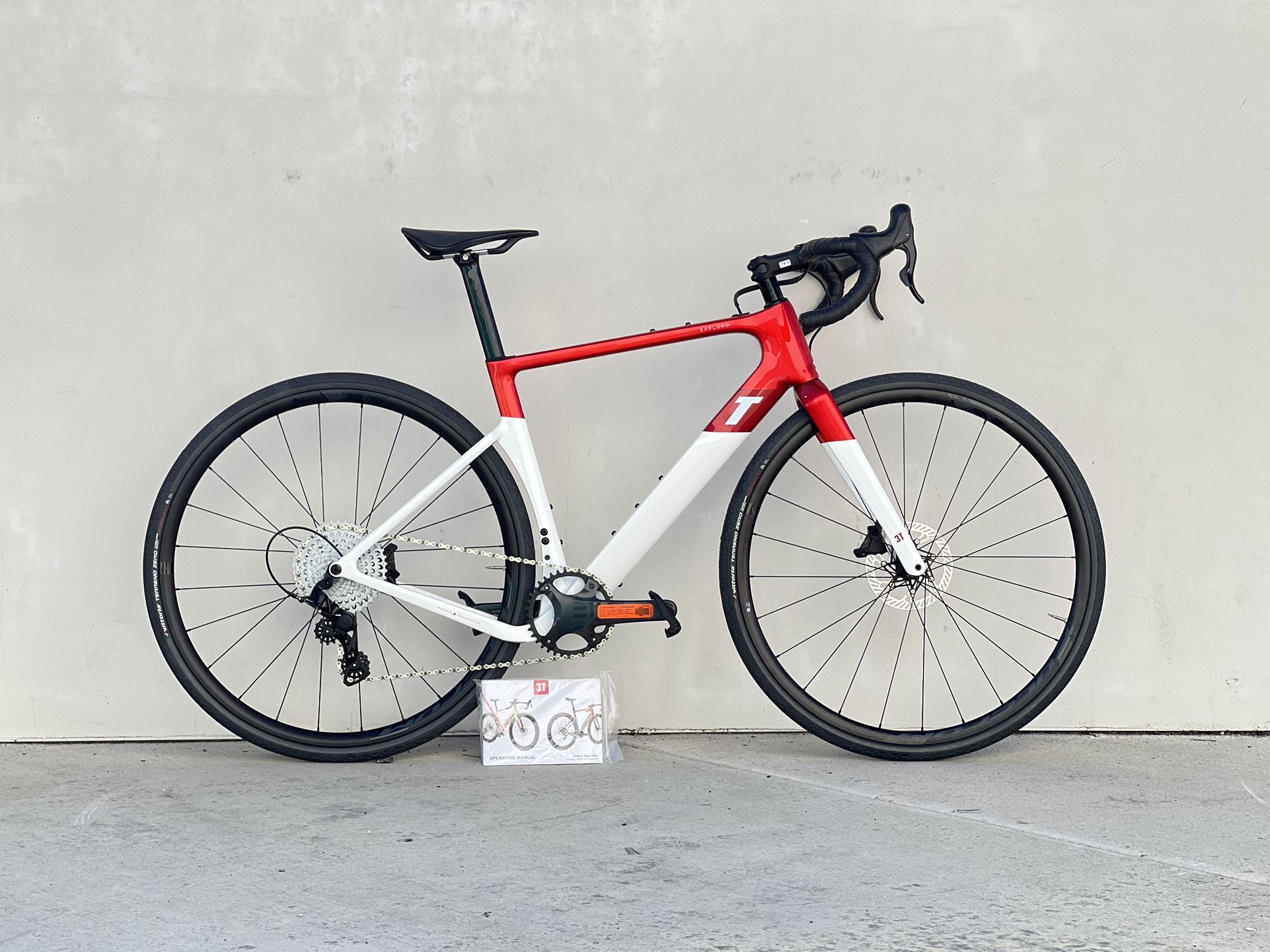 NEW 3T EXPLORO ITALIAN Road-Gravel Full Carbon bike. 51 cm-size. Compagnolo 13 speeds components.