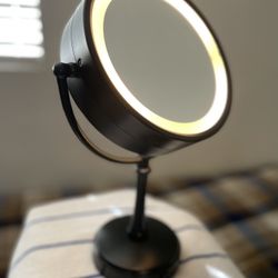 Double Sided Magnifying Mirror, With Lights