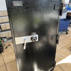 Major Safe In Very Good Condition 