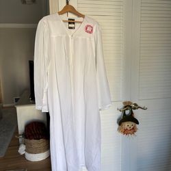 White Syosset High School graduation gown and Cap - size ML