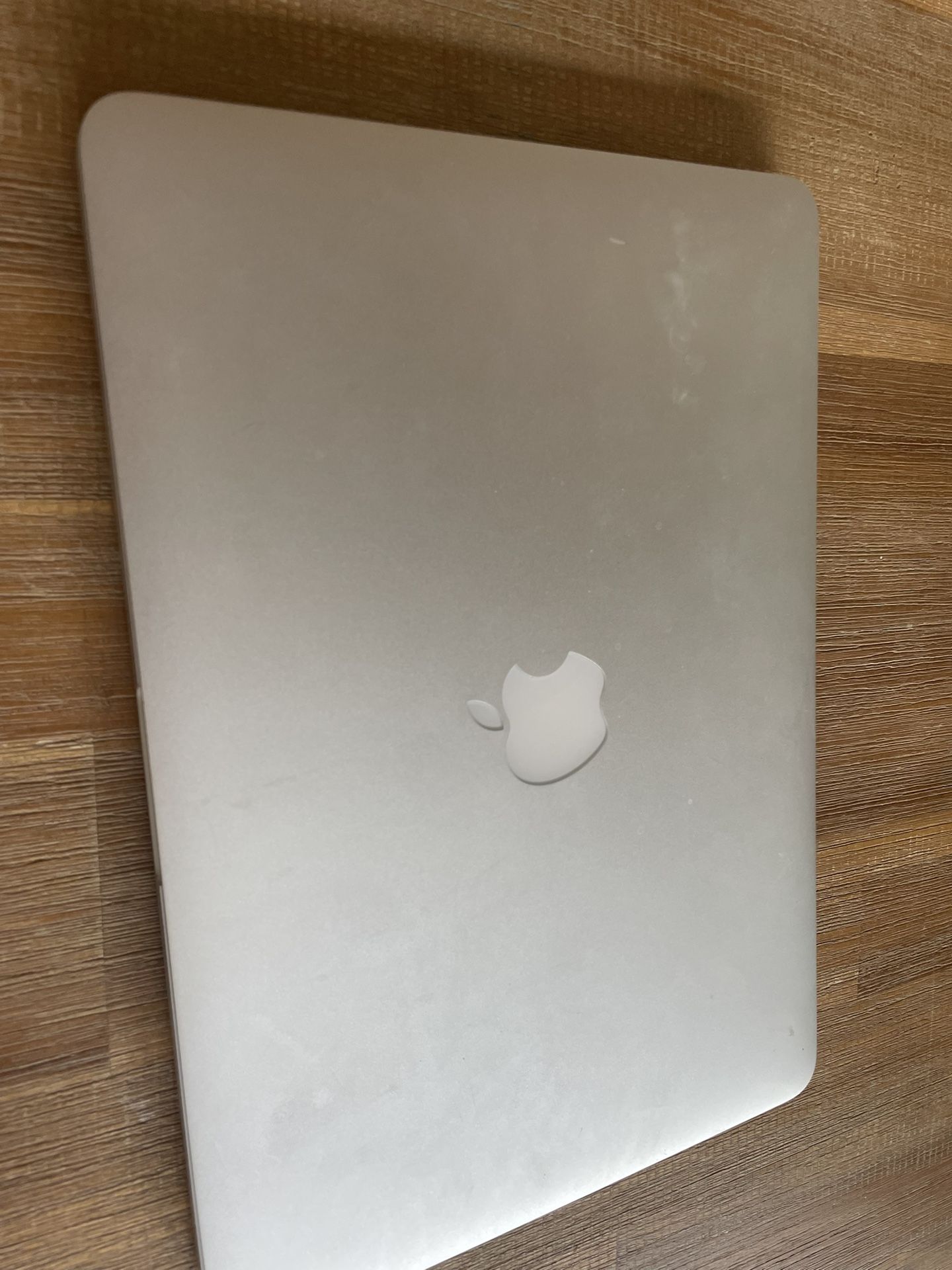 Macbook Pro Retina 13-inch (early 2015) 2.7ghz Intel i5 8GB 1867mhz ddr3 Laptop