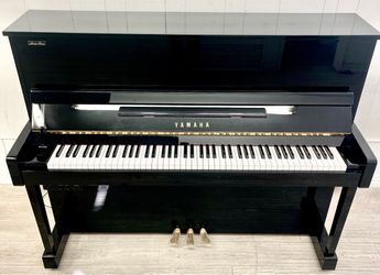 Like New 2010 Yamaha Upright piano Model YM5SD with silent feature Free delivery and tuning