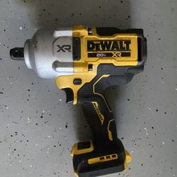 Dewalt 20V Brushless Cordless 3/4 in. High Torque Impact Wrench Kit with Hog Ring Anvil (Tool Only) – DCF964