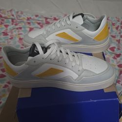 Thousand fell sneakers