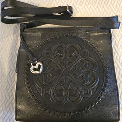 Brighton Ferrara Medallion Crossbody – Black Leather
