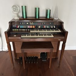 Hammond Organ (Model 8200) with Animation By Leslie