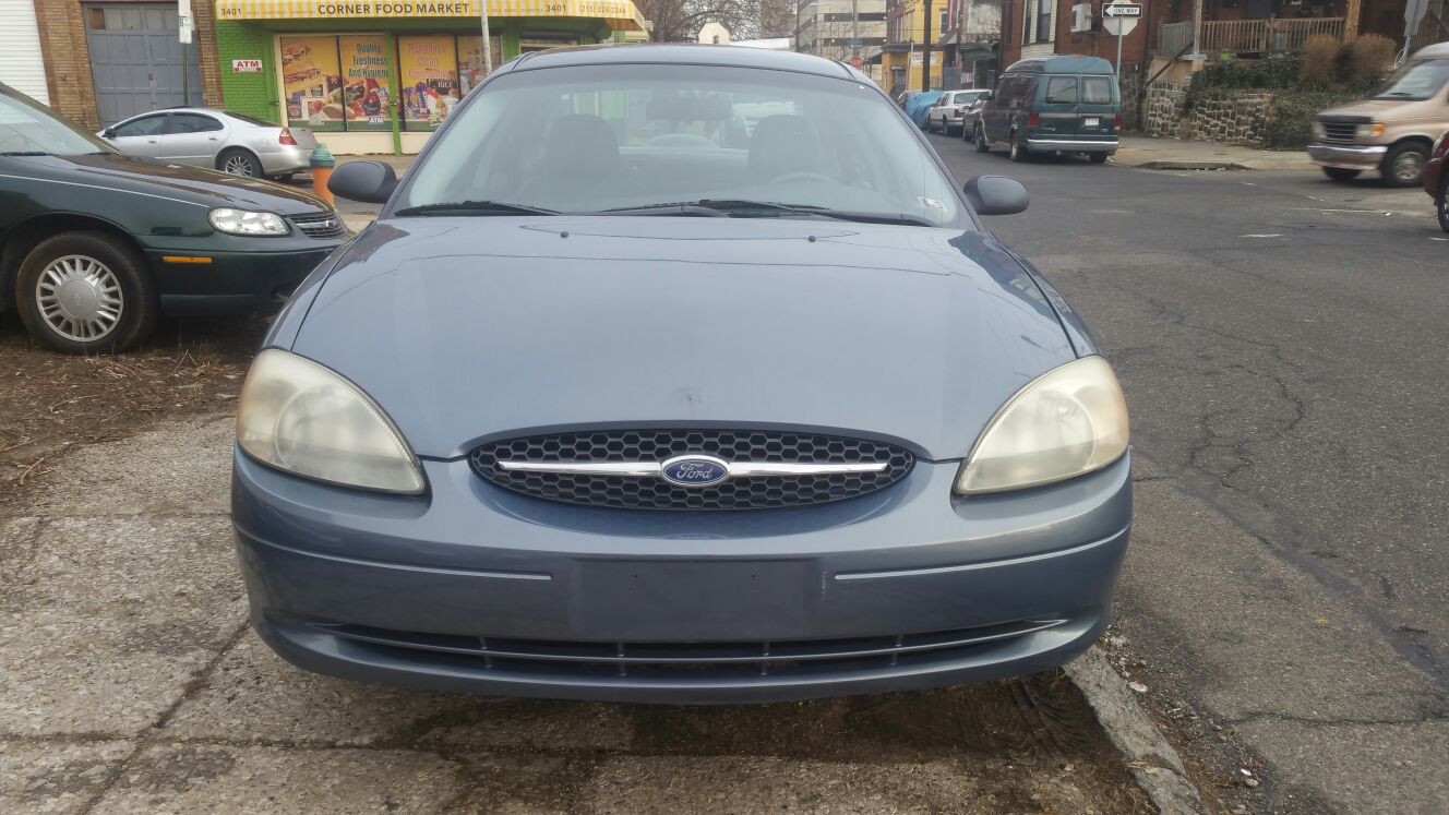 2004 Ford Taurus