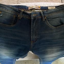 2 Pairs Of Jeans. (CHEAP)(LEVIS)💯