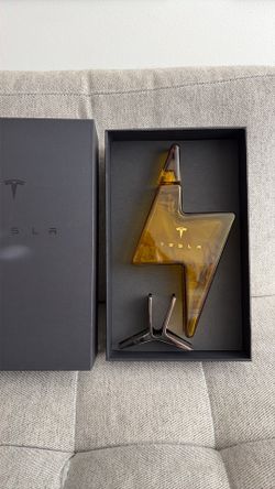 Tesla decanter - New in box, mint (2 available)