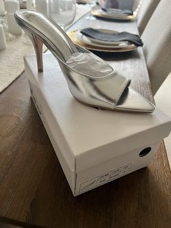 New Women's Silver Heels Size 7