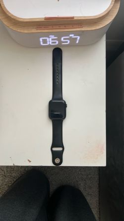 Apple Watch SE (EXCELLENT CONDITION)